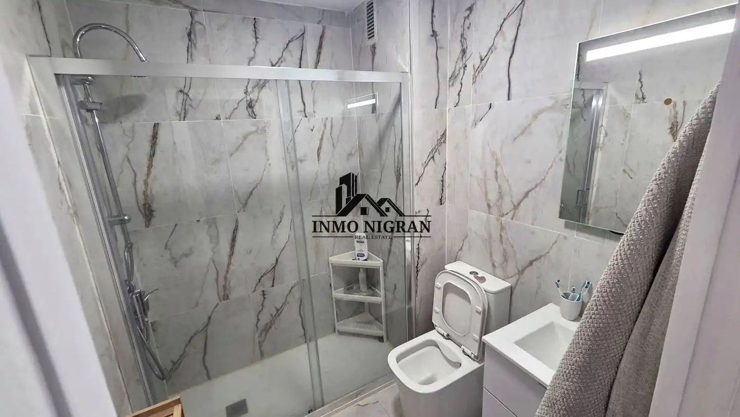 Baño de Piso en venta en Vigo  con Balcón