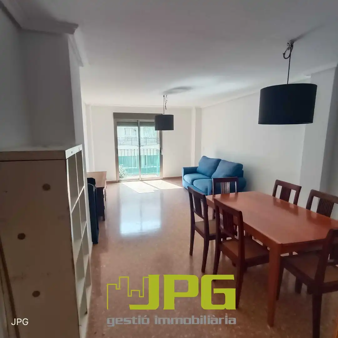 Flat with terrace for sale in Centro