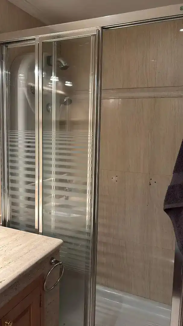 Baño de Piso de alquiler en Vigo  con Calefacción, Parquet y Terraza