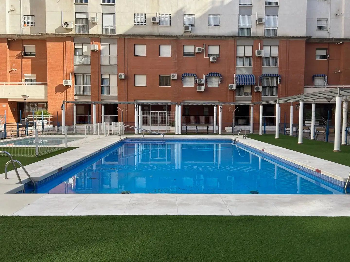 Pis amb piscina de lloguer a Este - Alcosa- Torreblanca