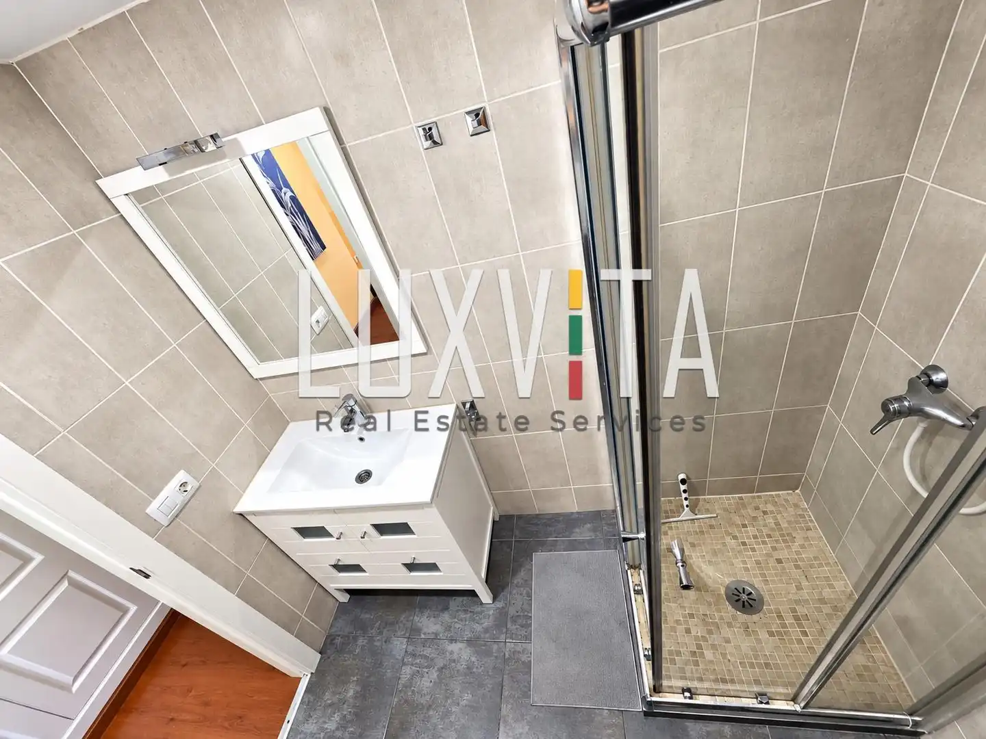 Bathroom of Apartments for sale in Playa de las Américas