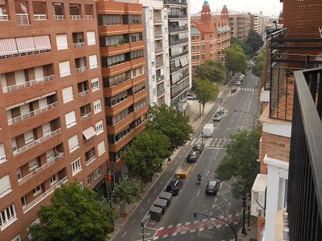 Außenansicht von Wohnung zum Verkauf in  Valencia Capital mit Klimaanlage und Balkon
