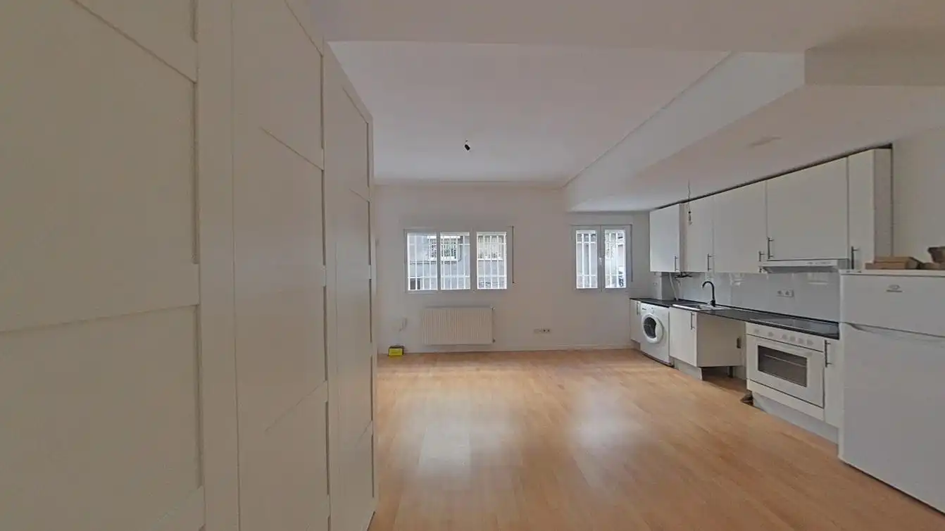 Außenansicht von Wohnung zum Verkauf in Madrid mit Heizung, Parkett und Abstellraum