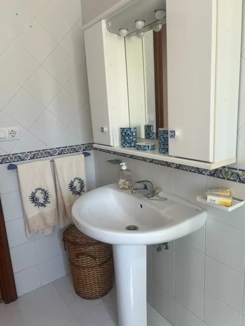 Baño de Apartamento en venta en Baiona con Calefacción, Terraza y Trastero