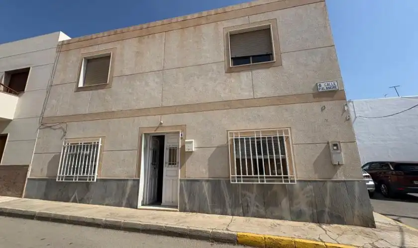 Vista exterior de Casa o xalet en venda en Carboneras amb Terrassa