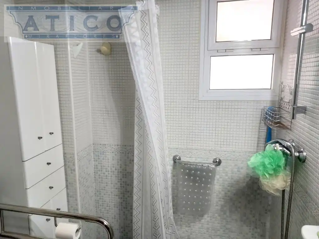 Bathroom of Flat for sale in Sevilla  with Air Conditioner and Terrace
