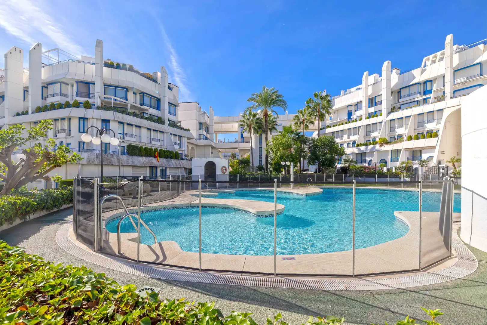 Vista exterior de Dúplex en venta en Marbella con Aire acondicionado, Calefacción y Terraza
