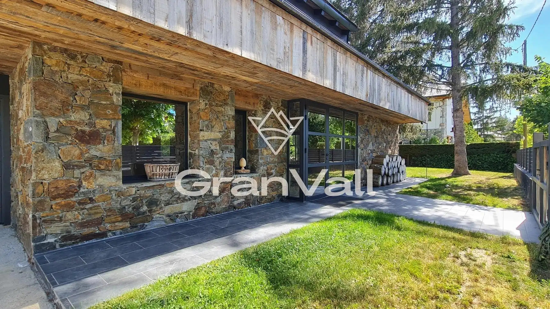 Außenansicht von Haus oder Chalet zum Verkauf in Puigcerdà mit Heizung, Privatgarten und Terrasse