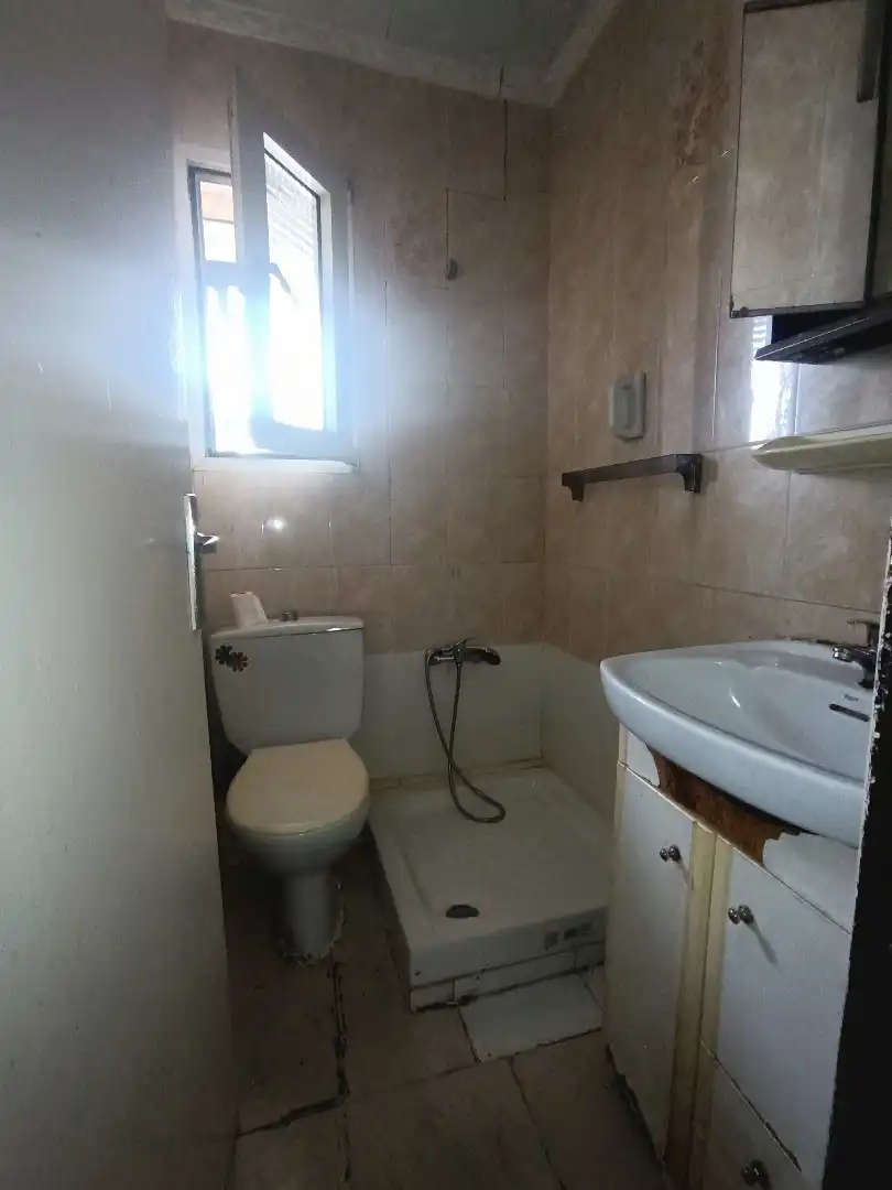 Bathroom of Flat for sale in Madrid  with Air Conditioner and Heating