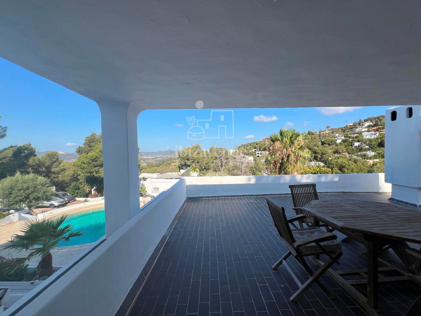 Vista exterior de Pis en venda en Santa Eulària des Riu amb Aire condicionat, Calefacció i Jardí privat