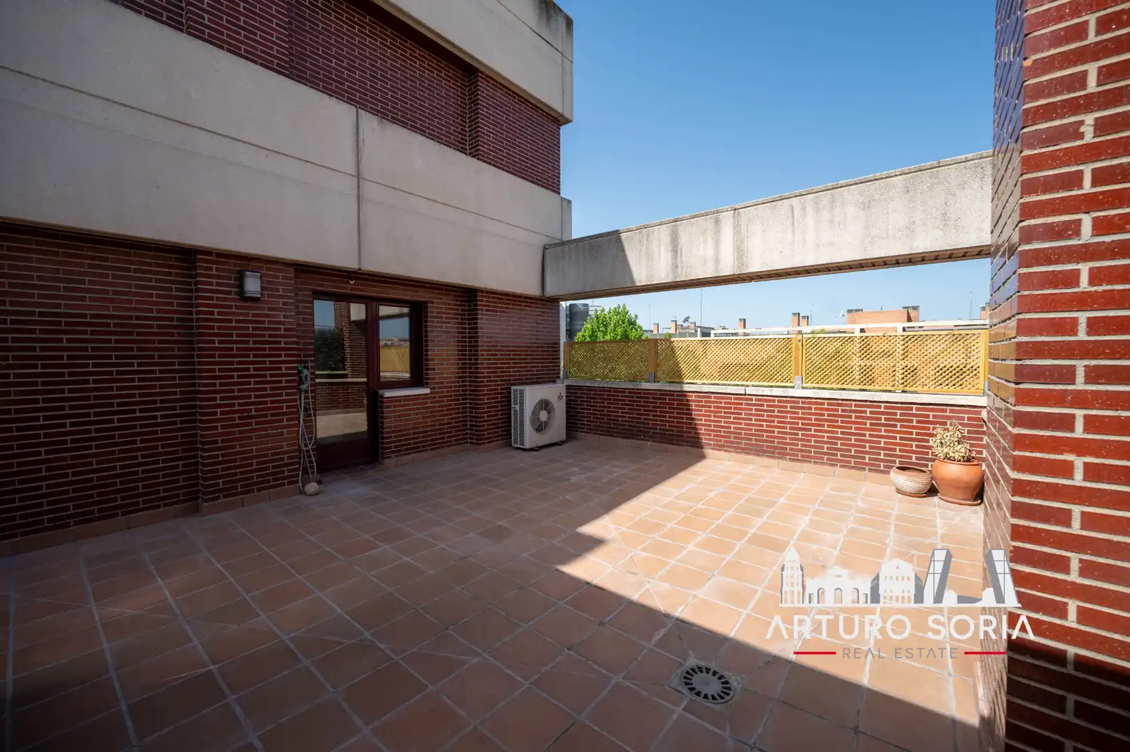Terrassa de Àtic de lloguer en La Moraleja amb Terrassa i Piscina comunitària