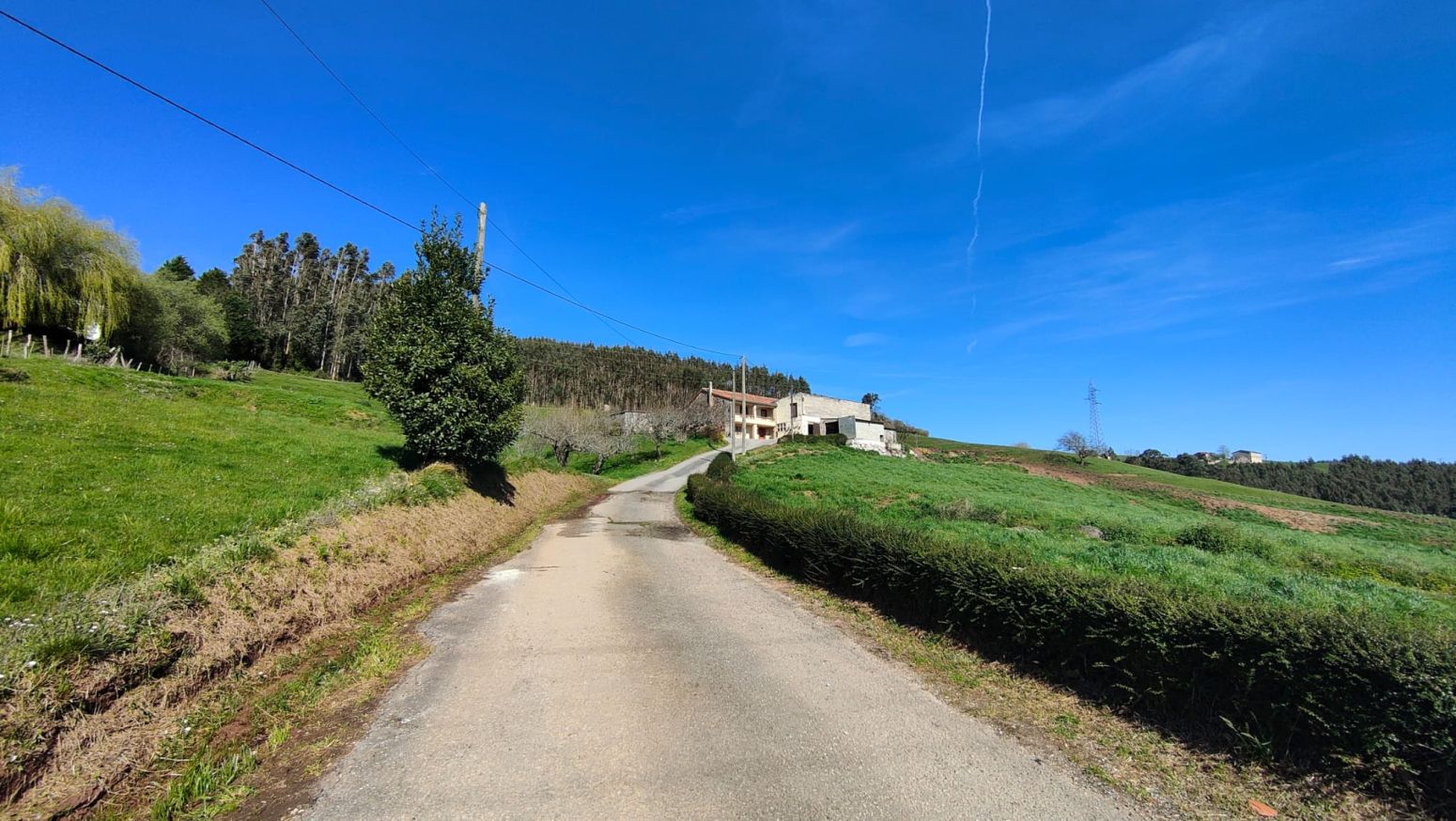 Vista exterior de Casa o xalet en venda en Camargo amb Parquet, Traster i Balcó