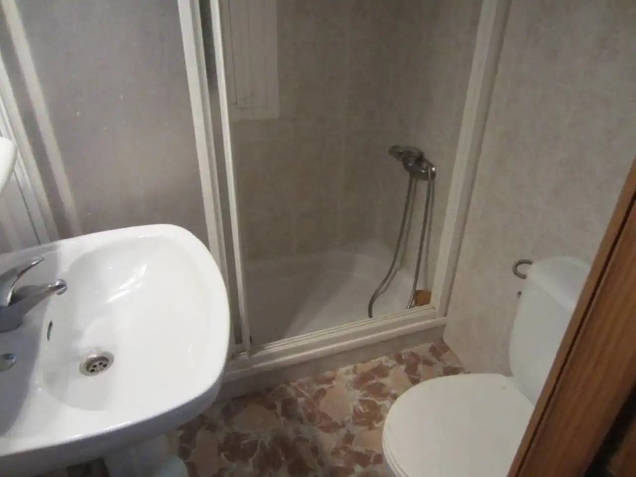 Baño de Estudio de alquiler en Almería con Amueblado