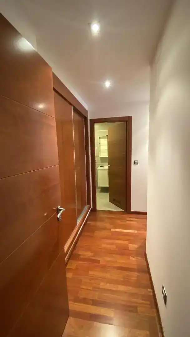 Piso en venta en  Granada Capital con Piscina y Balcón