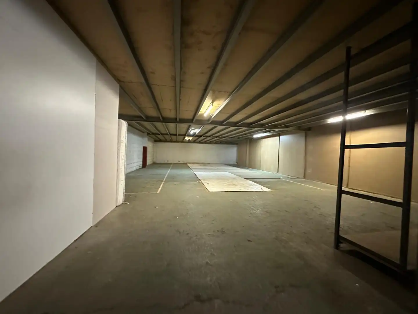 Parkplatz von Fabrikhallen zur Miete in Arrankudiaga / Zollo mit Alarm