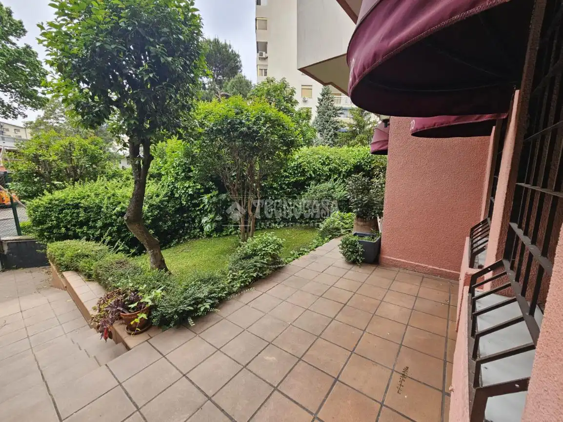Jardín de Local en venta en Madrid con Aire acondicionado, Calefacción y Terraza