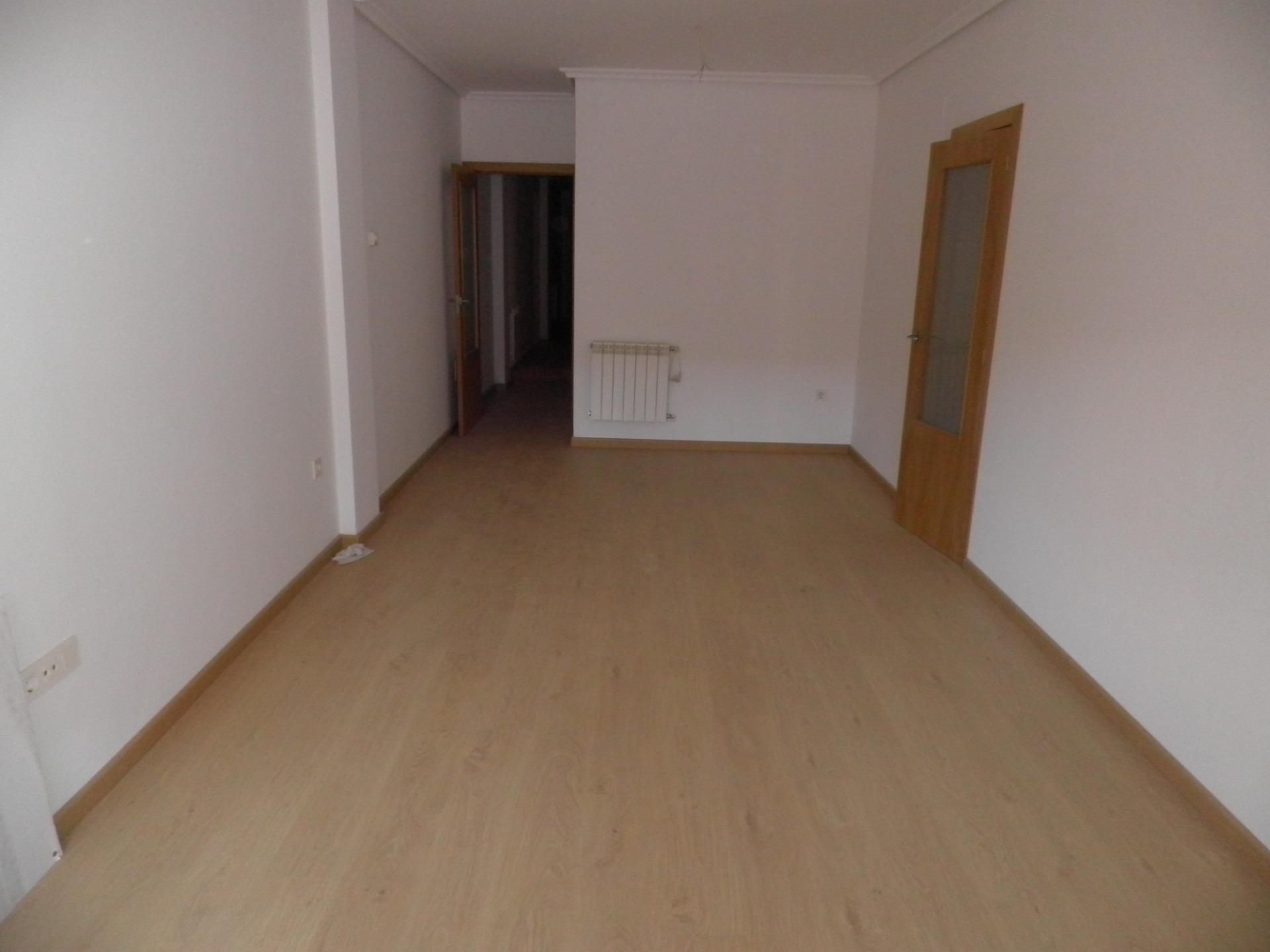 Piso en venta en Argamasilla de Calatrava con Calefacción, Trastero y Balcón