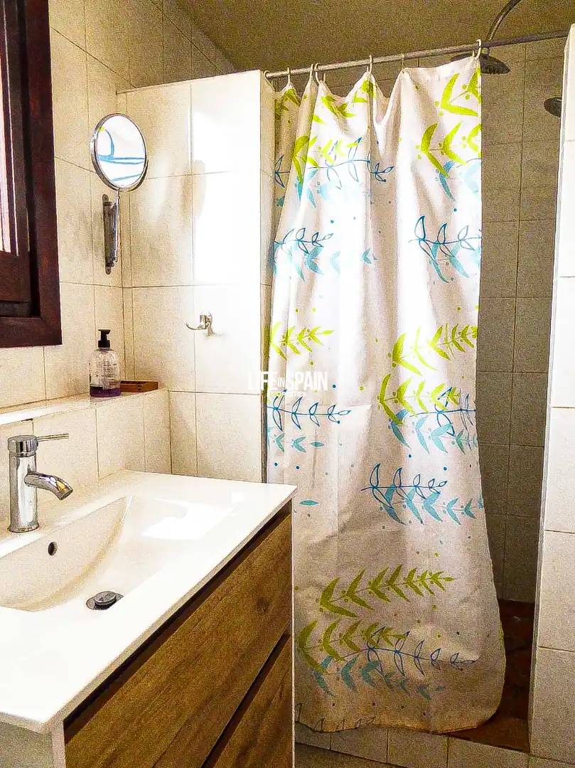 Badezimmer von Country house zum Verkauf in Rasquera mit Klimaanlage, Privatgarten und Terrasse