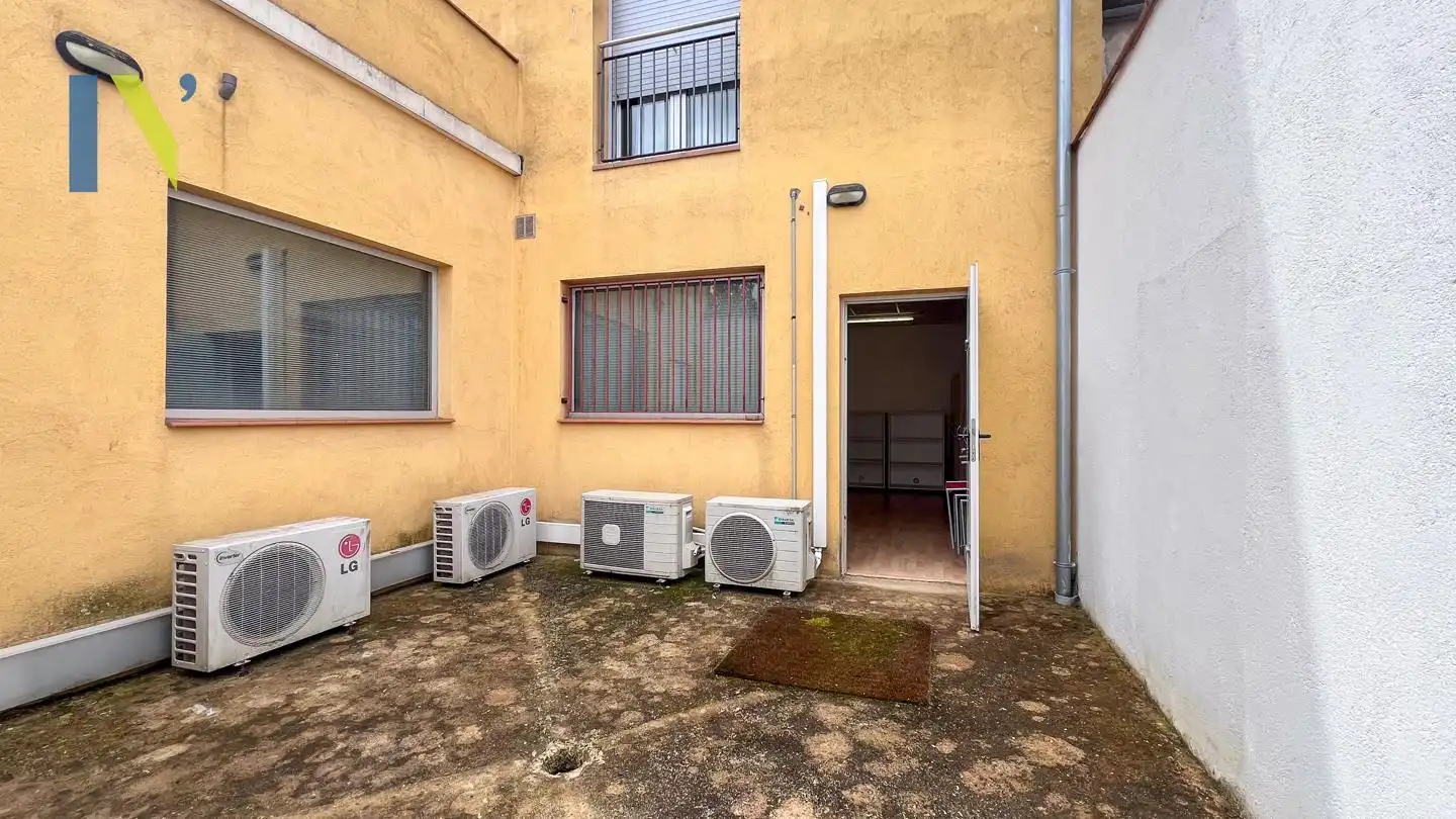 Vista exterior de Local de lloguer en Bescanó amb Aire condicionat