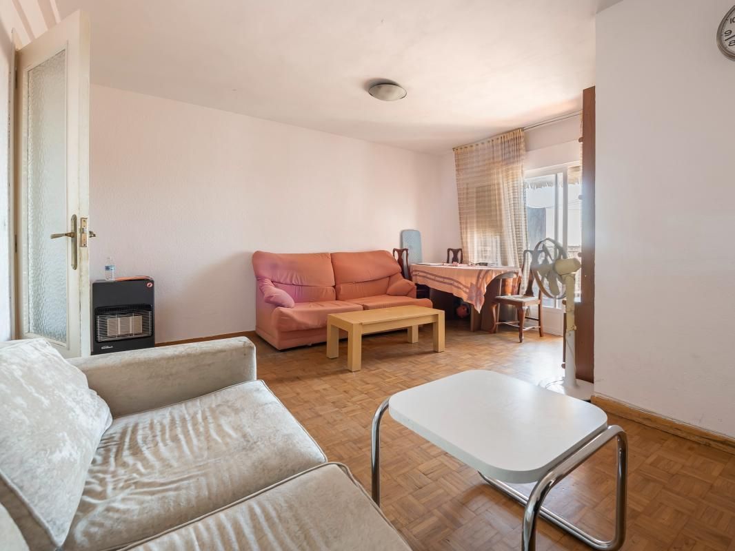 Sala d'estar de Pis en venda en Fuenlabrada amb Terrassa, Piscina i Moblat