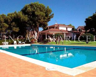 Jardí de Finca rústica en venda en El Vendrell amb Terrassa i Piscina