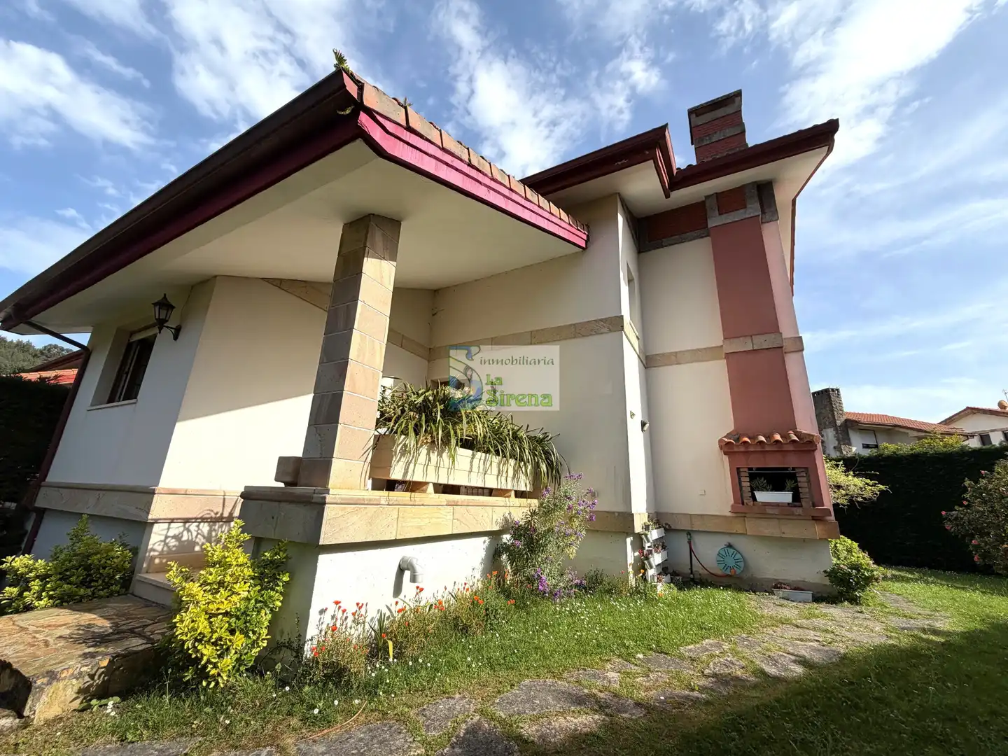 Vista exterior de Casa o chalet en venta en Castro-Urdiales con Calefacción, Jardín privado y Terraza