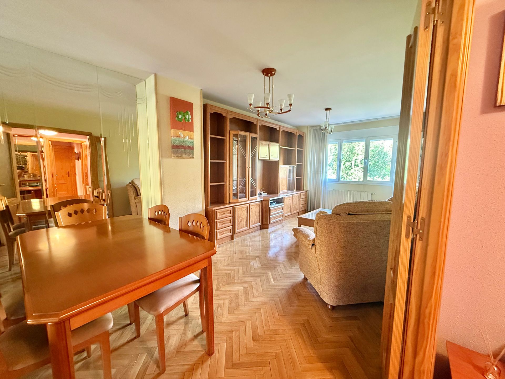 Living room of Flat for sale in  Madrid Capital  with Heating, Parquet flooring and Terrace