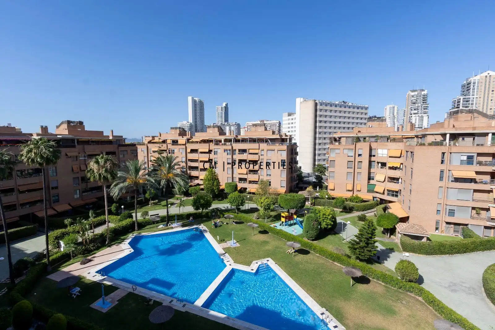 Vista exterior de Ático de alquiler en Valencia con Aire acondicionado, Calefacción y Trastero