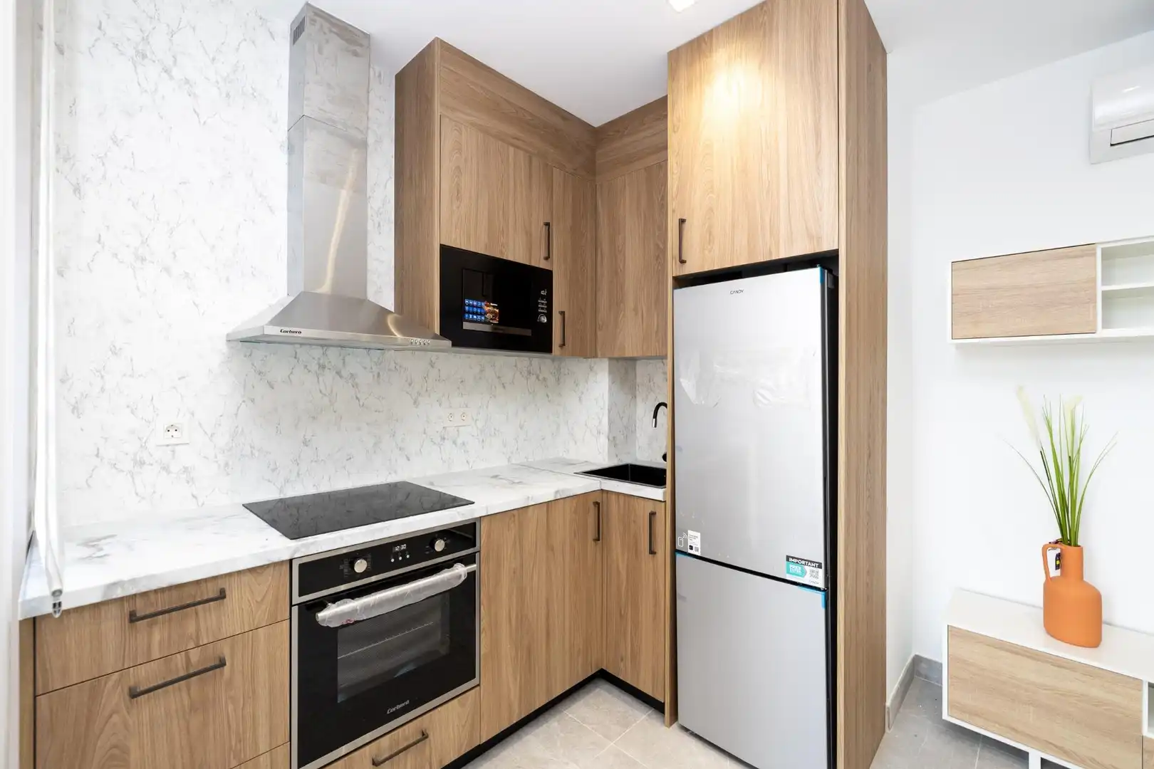 Kitchen of Flat for sale in Granada  with Air Conditioner, Heating and Furnished