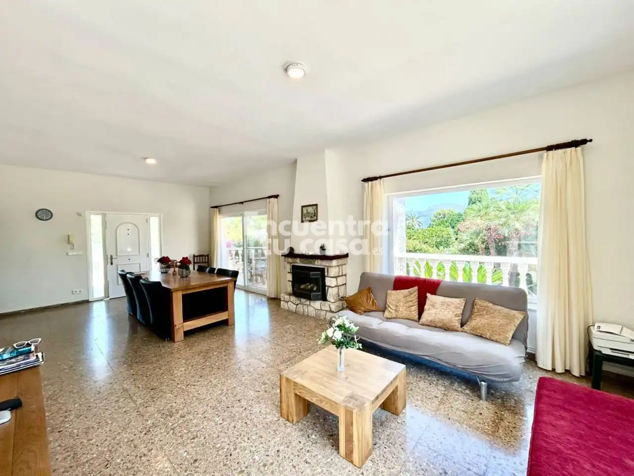 Vista exterior de Casa o xalet en venda en L'Alfàs del Pi amb Aire condicionat, Calefacció i Jardí privat