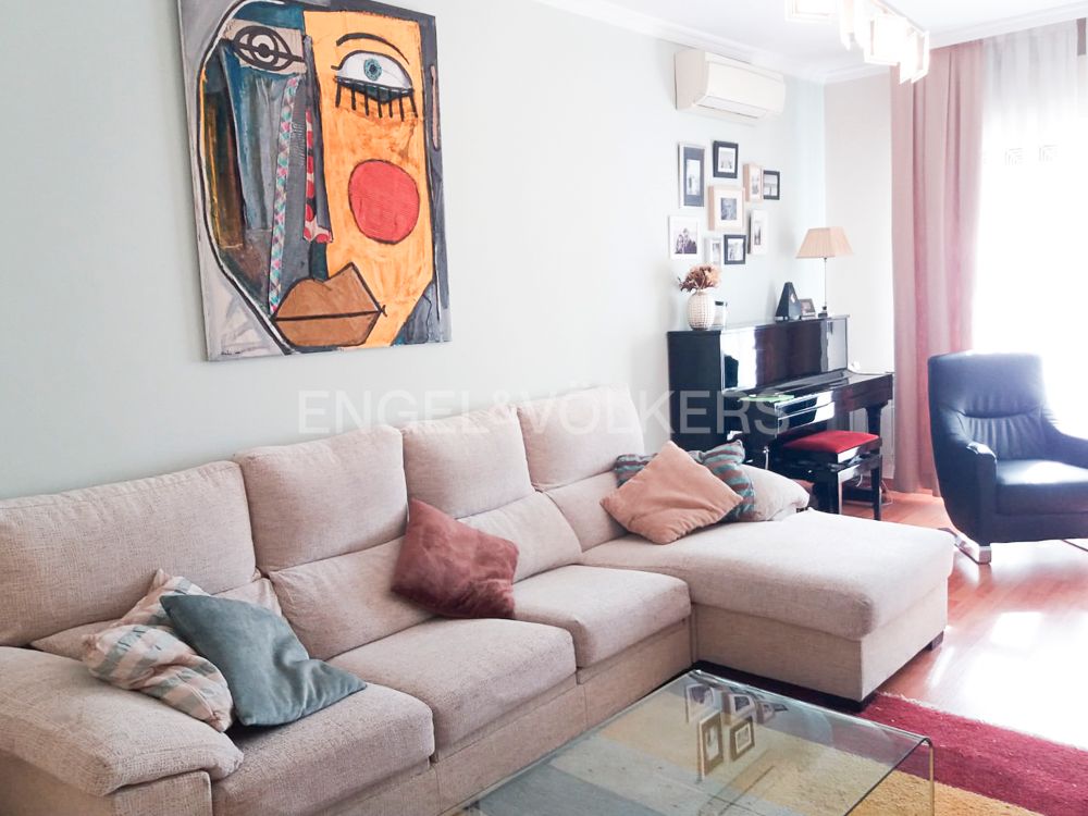 Sala d'estar de Apartament de lloguer en  Madrid Capital amb Aire condicionat, Calefacció i Parquet