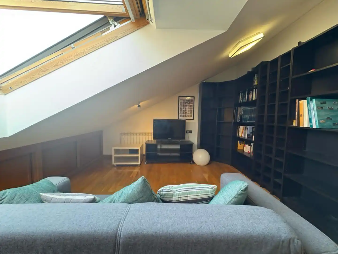 Sala de estar de Dúplex en venta en Santiago de Compostela  con Calefacción, Parquet y Trastero