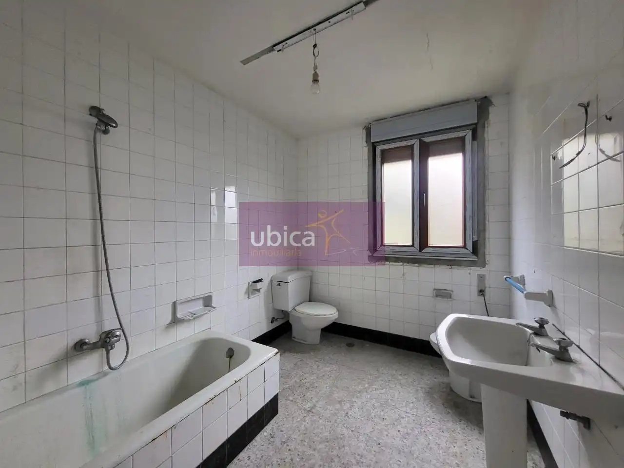 Baño de Casa o chalet en venta en Redondela con Jardín privado, Terraza y Trastero