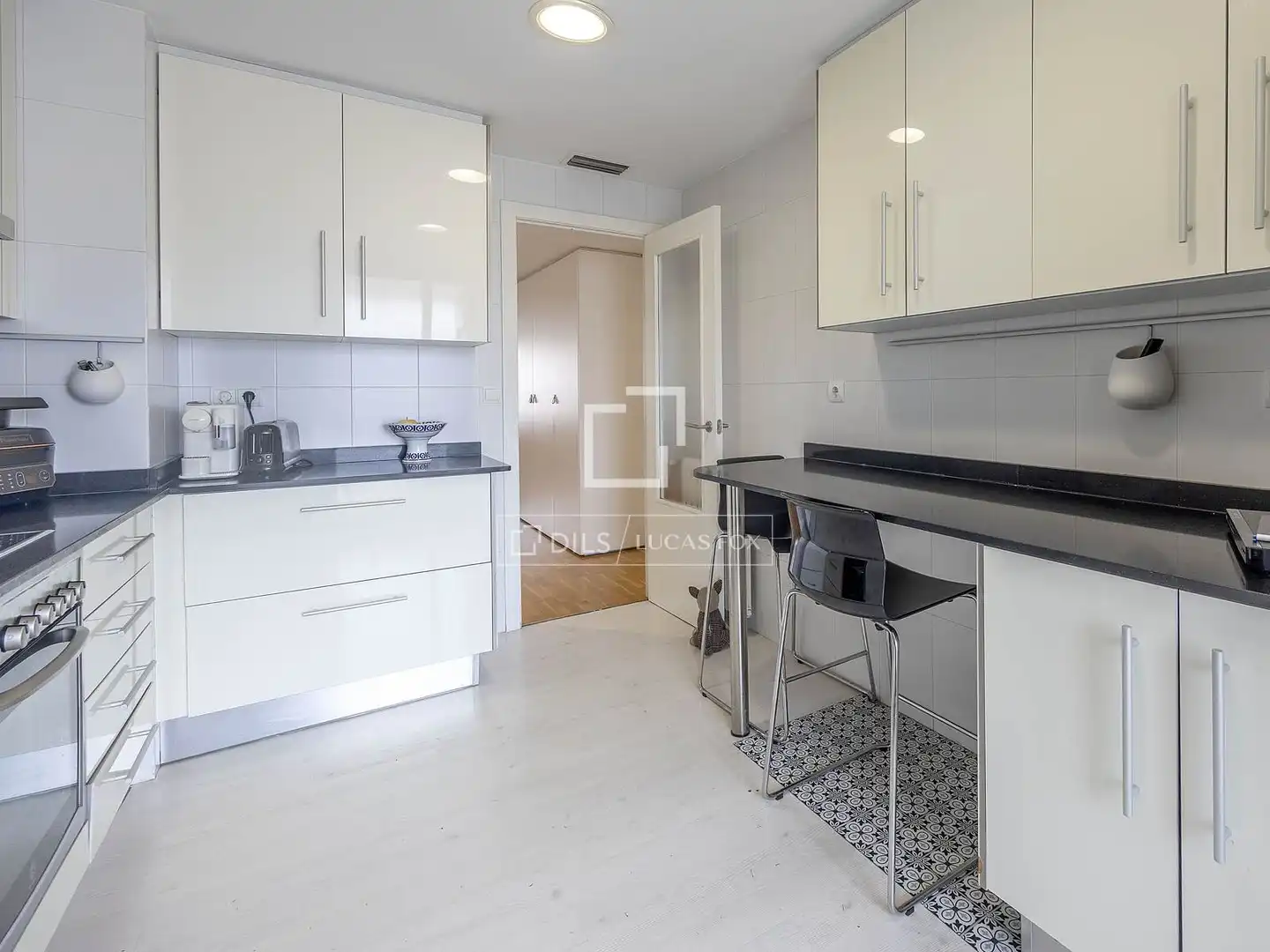 Küche von Wohnung zum Verkauf in Valencia mit Klimaanlage, Heizung und Privatgarten