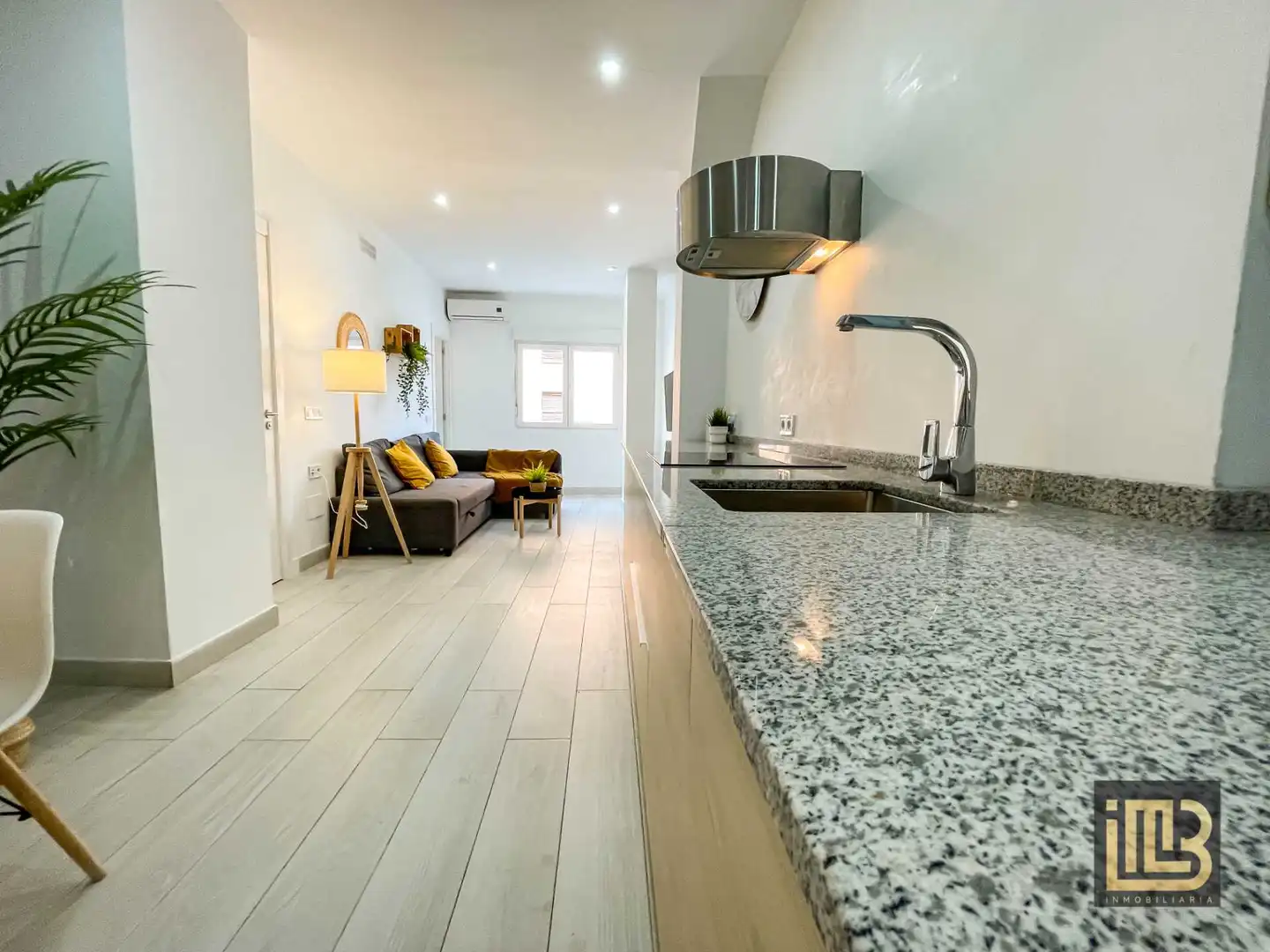 Cocina de Piso en venta en Málaga con Aire acondicionado, Microondas y TV