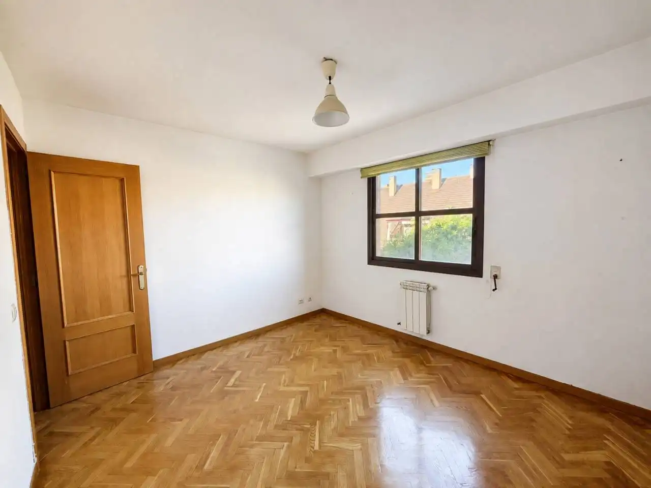 Bedroom of Flat for rent in Madrid  with Heating and Parquet flooring