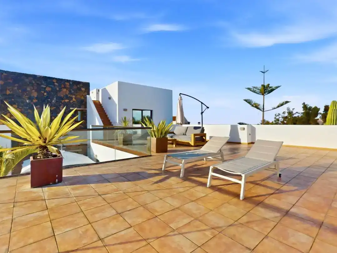 Terrassa de Finca rústica en venda en La Oliva amb Jardí privat i Piscina
