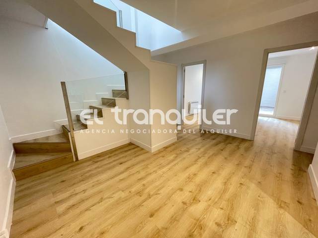 Dúplex en Alquiler en Calle Aceuchal en San Isidro