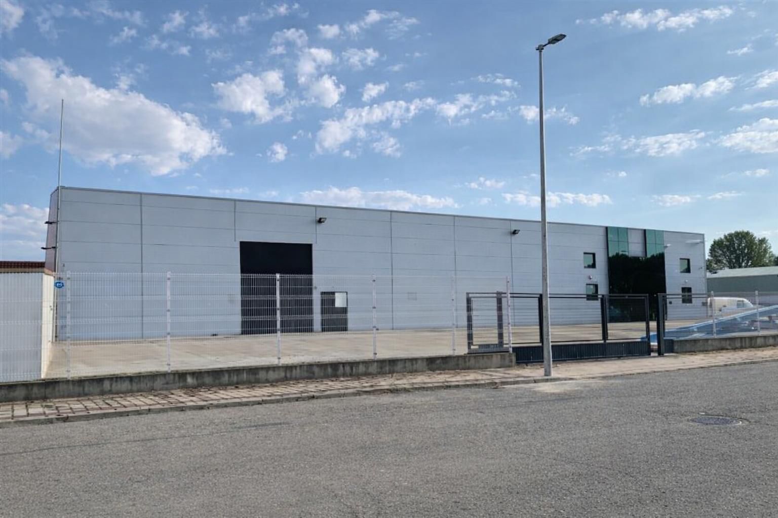 Nau industrial en venda a Carretera Medina del Campo, 1