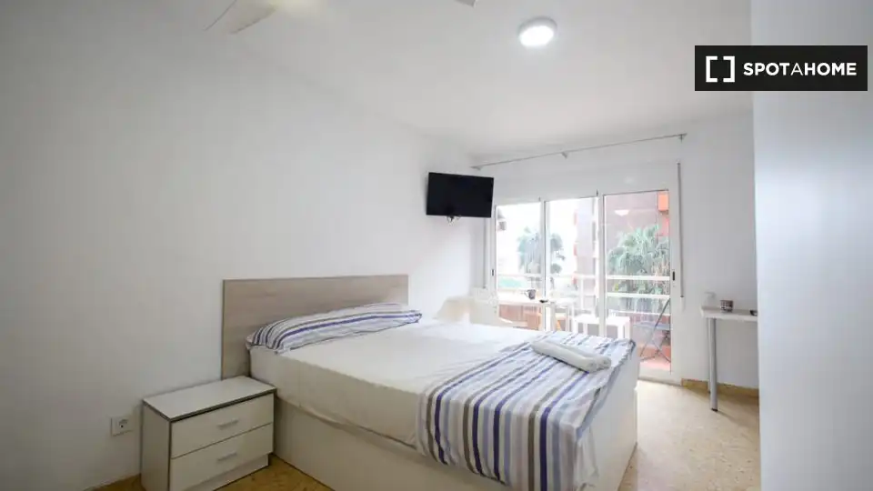 Habitación de Piso de alquiler en Valencia con Aire acondicionado, Calefacción y Amueblado