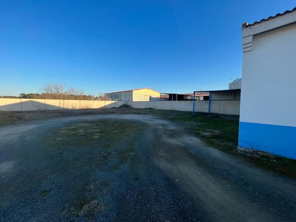 Nave industrial en venta en Nava de la Asunción