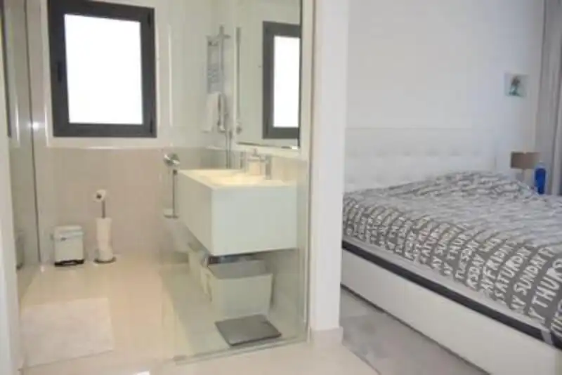 Bathroom of Apartments for rent in Estepona  with Air Conditioner, Heating and Terrace