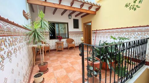 Espectacular Casa en Benimodo de diseño rústico, que cuenta con más de 200m2 repartidos en cuatro habitaciones, salón-comedor, coc