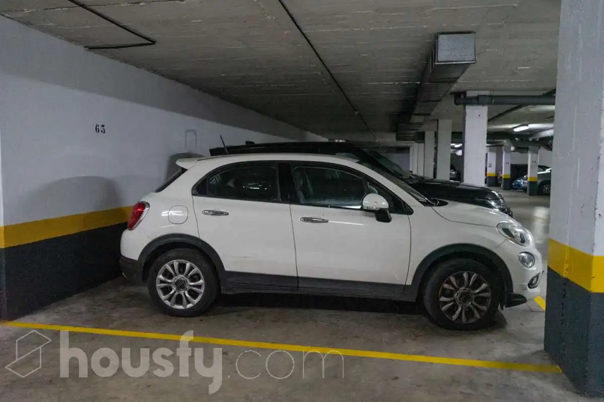 Parkplatz von Wohnung zur Miete in Sevilla mit Klimaanlage, Heizung und Terrasse
