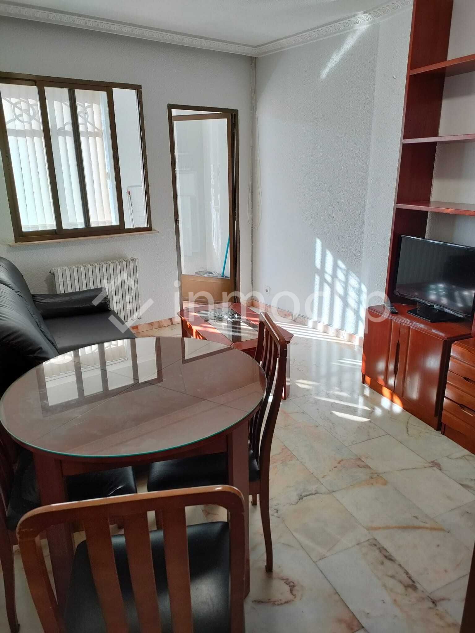 Menjador de Apartament de lloguer en Salamanca Capital amb Calefacció i Moblat