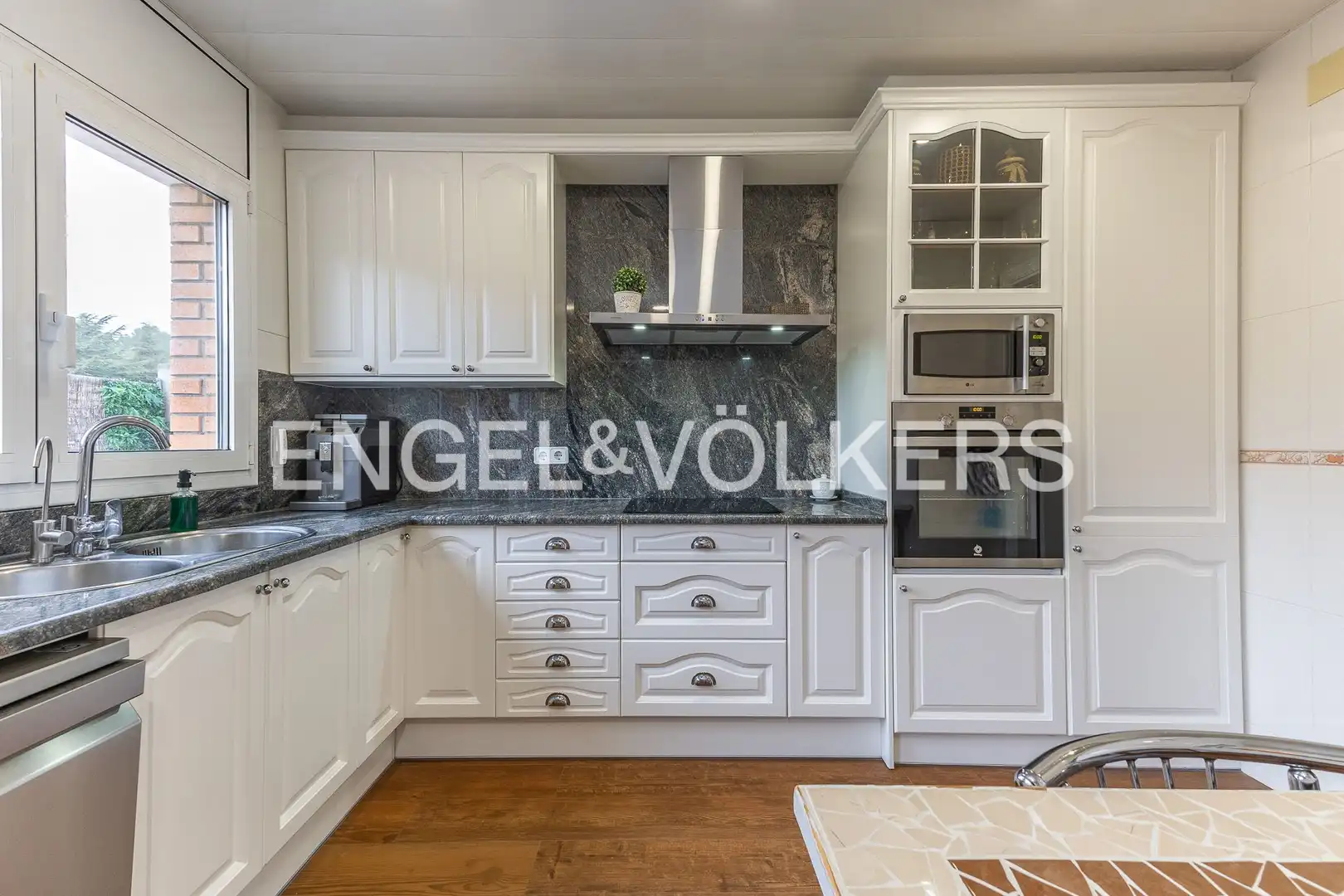 Cocina de Casa o chalet en venta en Castellar del Vallès con Aire acondicionado, Calefacción y Jardín privado