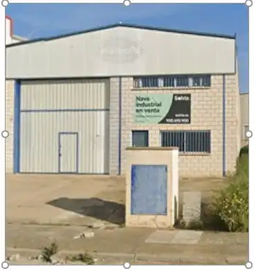 Industrial building to rent in Calle 2