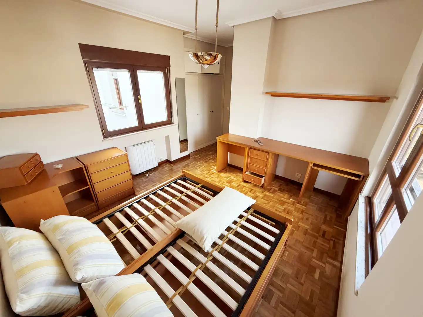 Bedroom of Flat for rent in Avilés  with Heating