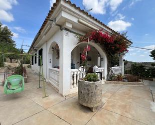 Vista exterior de Casa o xalet en venda en Chiva amb Aire condicionat, Terrassa i Piscina