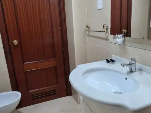 Badezimmer von Wohnung zur Miete in Sevilla mit Klimaanlage, Möbliert und Waschmaschine